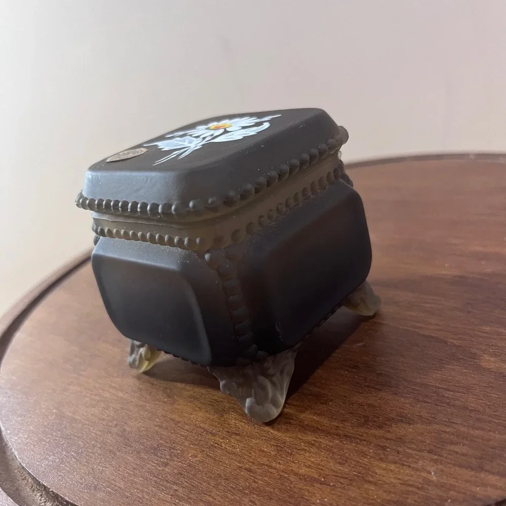 Vtg Westmoreland Glass Satin Black Daisy Beaded Footed Trinket Jewel Box 27546